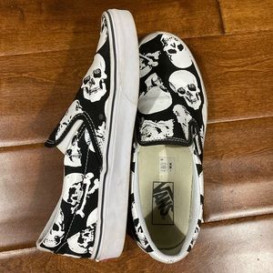 vans skull slip ons